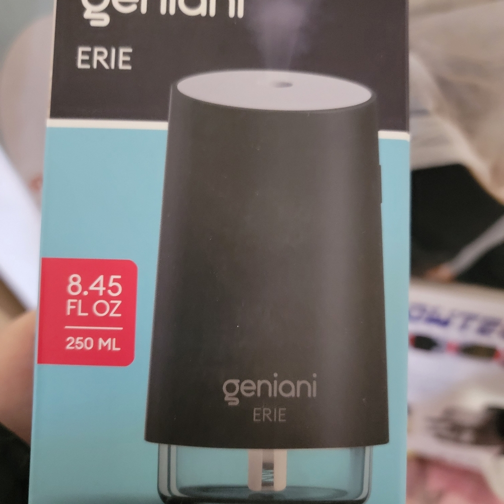 Brand New Geniani Cool Mist Humidifier